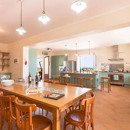 Sleeps 8 With Pool And Wifi * Basicò